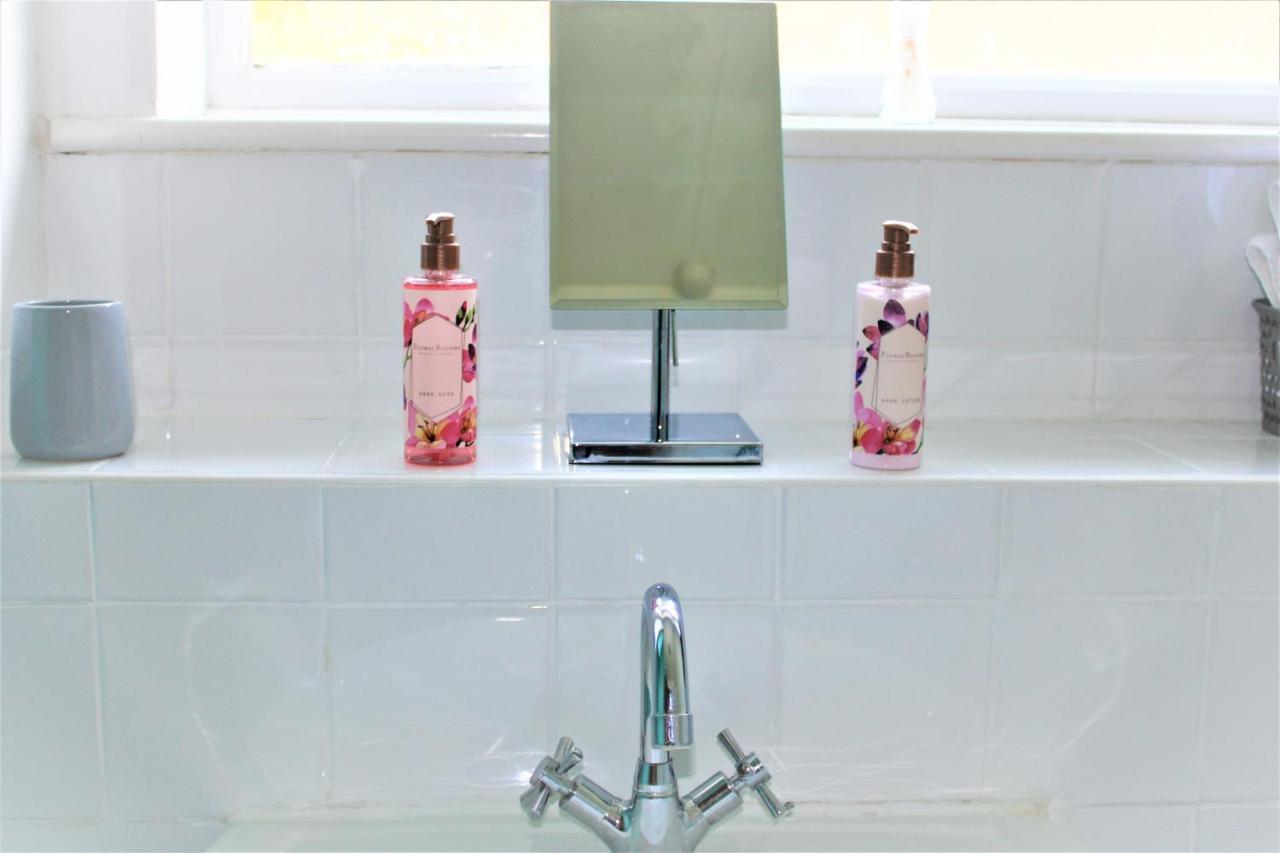 Homely And Budget Friendly 3 Bed House Sleeps 6 Free Parking! 밀턴 케인즈 외부 사진