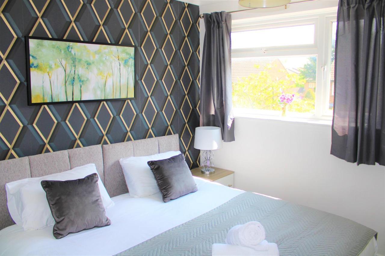 Homely And Budget Friendly 3 Bed House Sleeps 6 Free Parking! 밀턴 케인즈 외부 사진