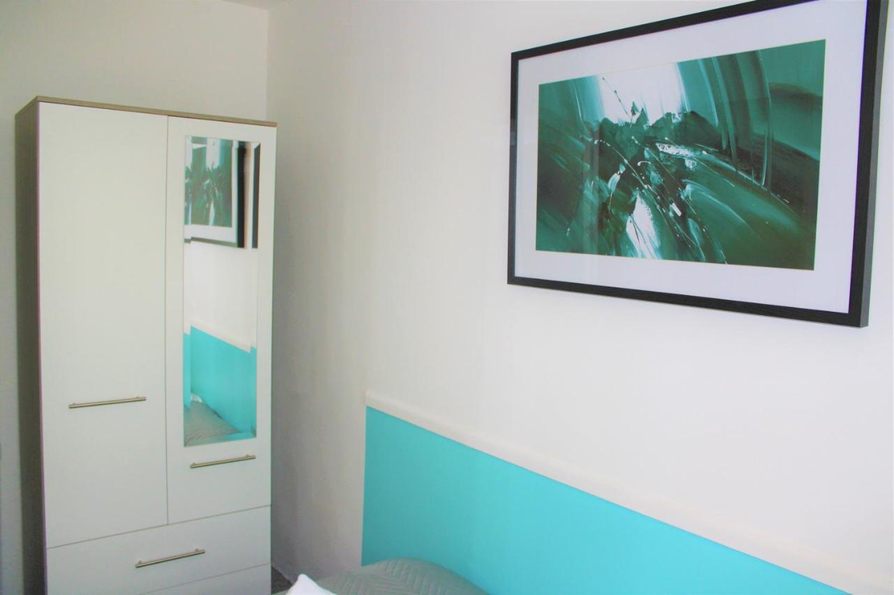 Homely And Budget Friendly 3 Bed House Sleeps 6 Free Parking! 밀턴 케인즈 외부 사진